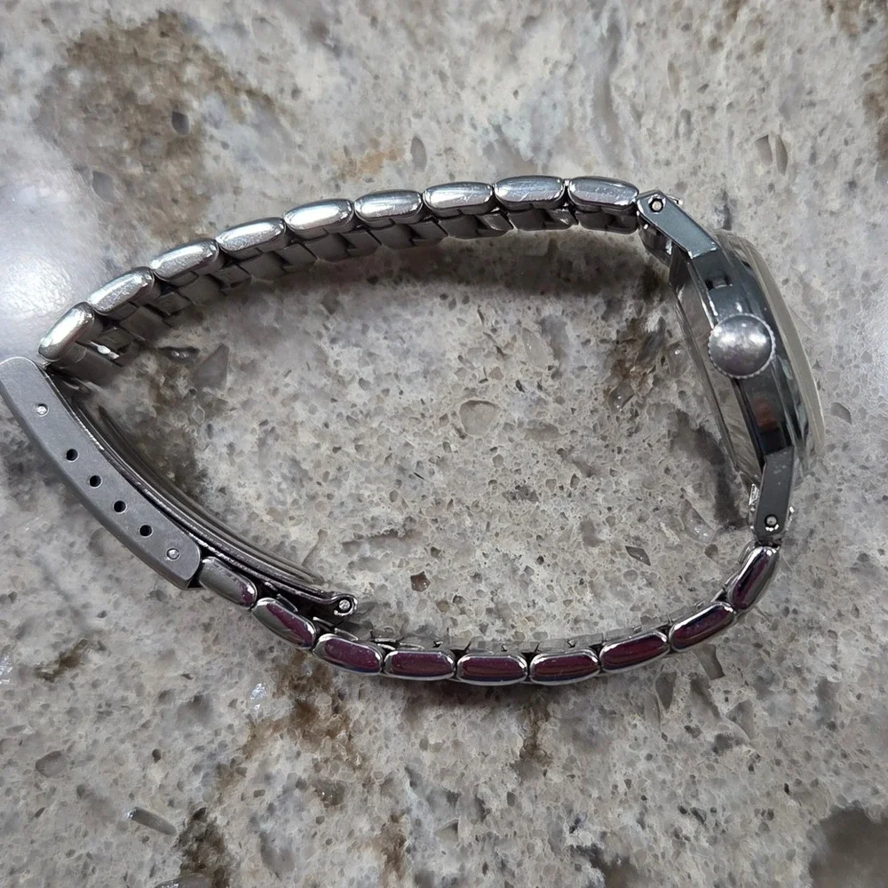 Vintage Alice in Wonderland Watch Stainless Steel Band Womens‎ Collectible